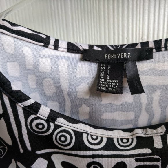 Black and white sleeveless peplum top by Forever 21  Small EUC - Picture 2 of 4